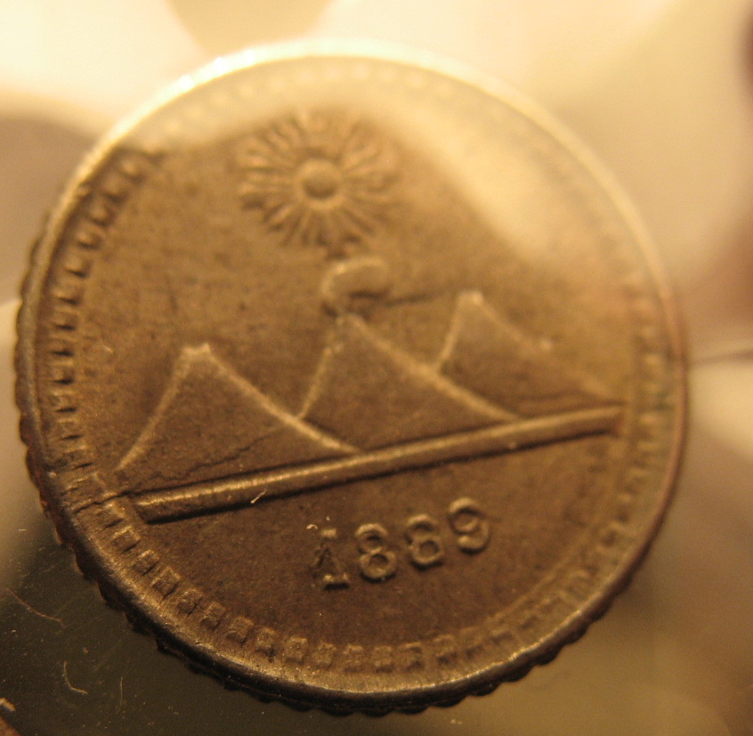 Volcanoes-On-Coins-From-Guatamala
